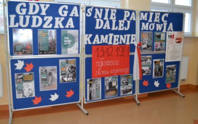 PROJEKT – GDY GAŚNIE PAMIĘĆ LUDZKA, DALEJ MÓWIĄ KAMIENIE – 13 GRUDNIA 1981 – PAMIĘTAMY! WYSTAWA PRZYGOTOWANA PRZEZ IPN – STAN WOJENNY 1981-1983