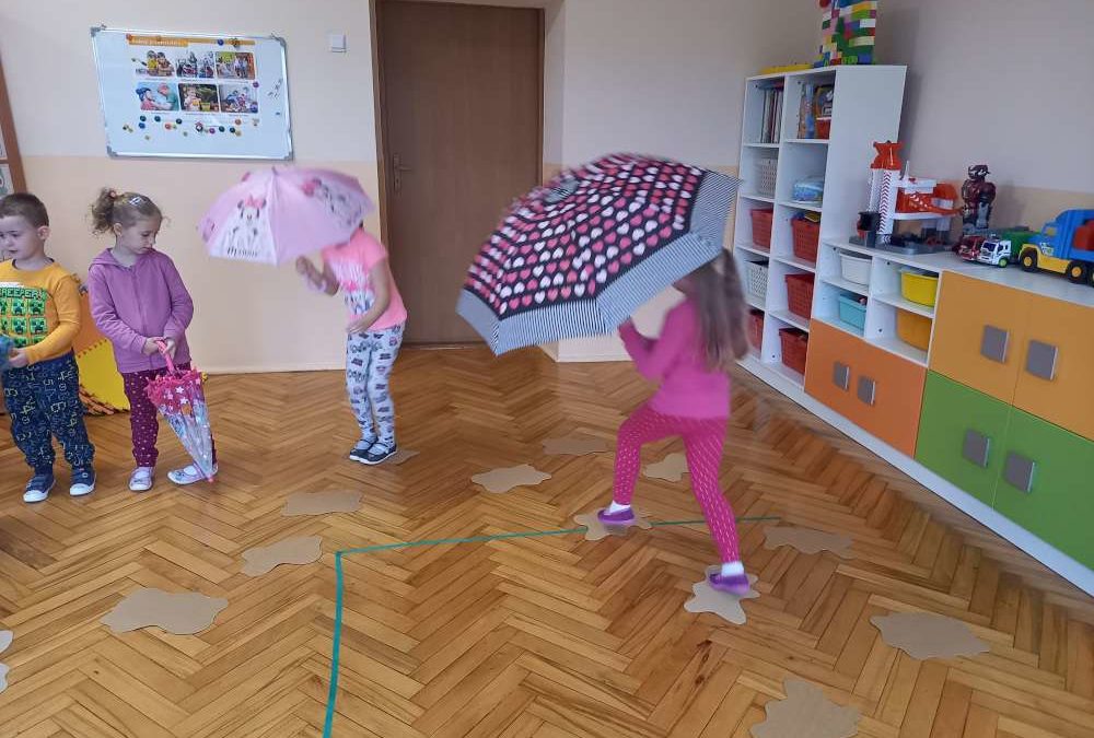 Zabawy z parasolami