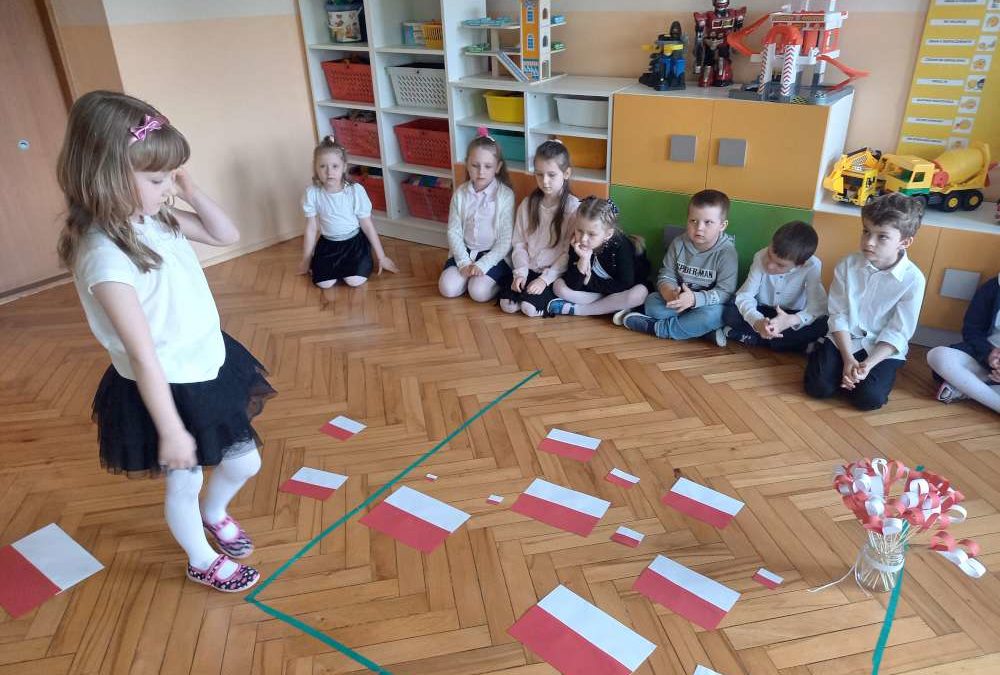 ŚWIĘTA MAJOWE – PRZEDSZKOLE UCZY PATRIOTYZMU