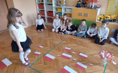 ŚWIĘTA MAJOWE – PRZEDSZKOLE UCZY PATRIOTYZMU