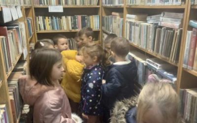 POZNAJEMY ZAWÓD BIBLIOTEKARZA – WIZYTA W BIBLIOTECE