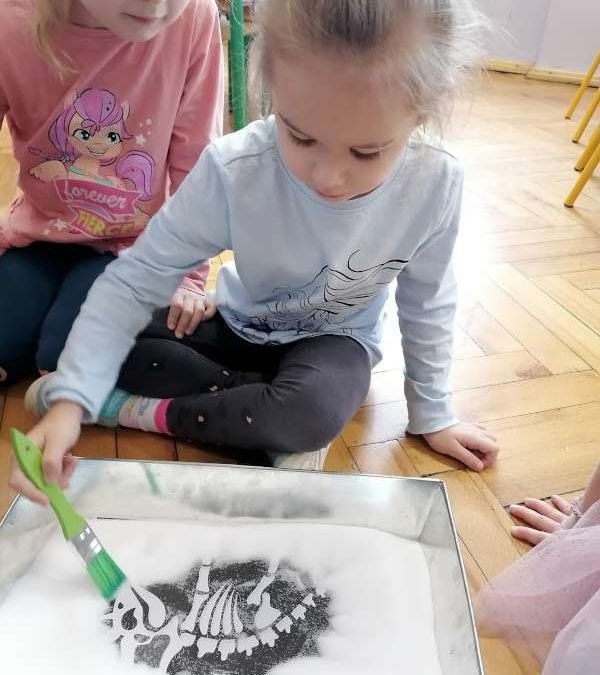 DZIEŃ DINOZAURA W PRZEDSZKOLU