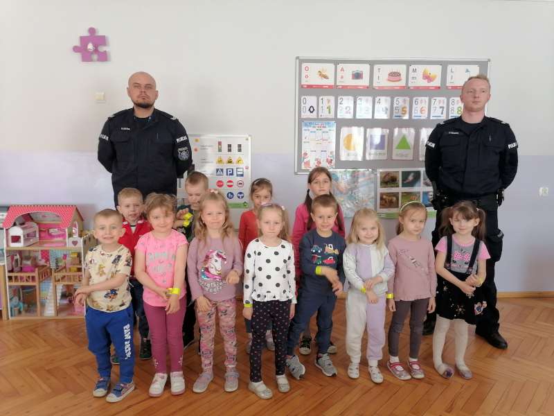 SPOTKANIE Z POLICJANTAMI W RAMACH INNOWACJI PEDAGOGICZNEJ