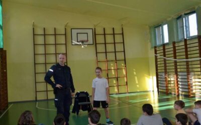BEZPIECZNE FERIE – SPOTKANIE Z POLICJANTEM