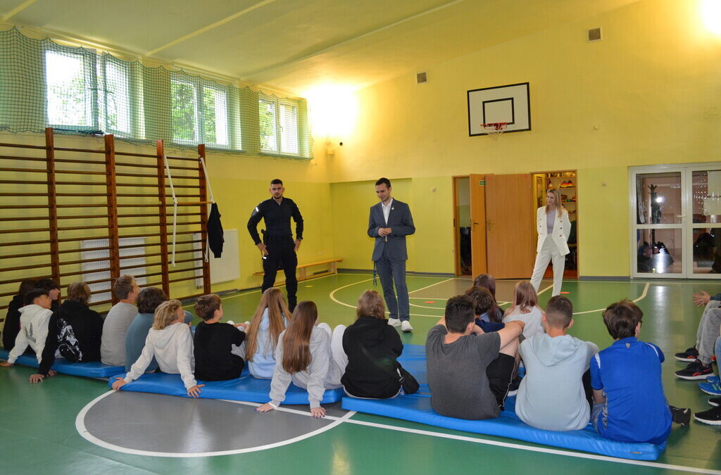 SPOTKANIE Z PRZEDSTAWICIELAMI POLICJI I PROGRAMU PAT „PROFILAKTYKA A TY”